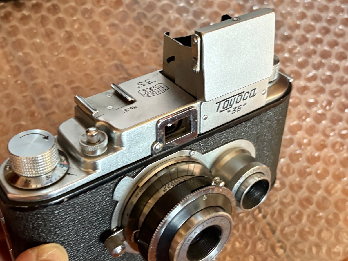 値下げしました❗️昭和の古いカメラ 2台 ストロボ2個 フィルムカメラ カメラ 古いカメラ ストロボの写真素材 [54266296] - PIXTA