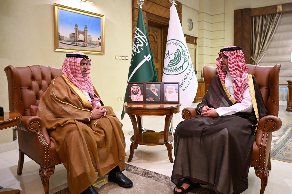 الأمير #سعود_بن_جلوي محافظ جدة يستقبل الرئيس التنفيذي للشركة الوطنية للخدمات الزراعية م. نمر الشبل .

.. استمع سموه لشرح عن عن أعمال الشركة في أسواق النفع العام والمسالخ  بالمحافظة .