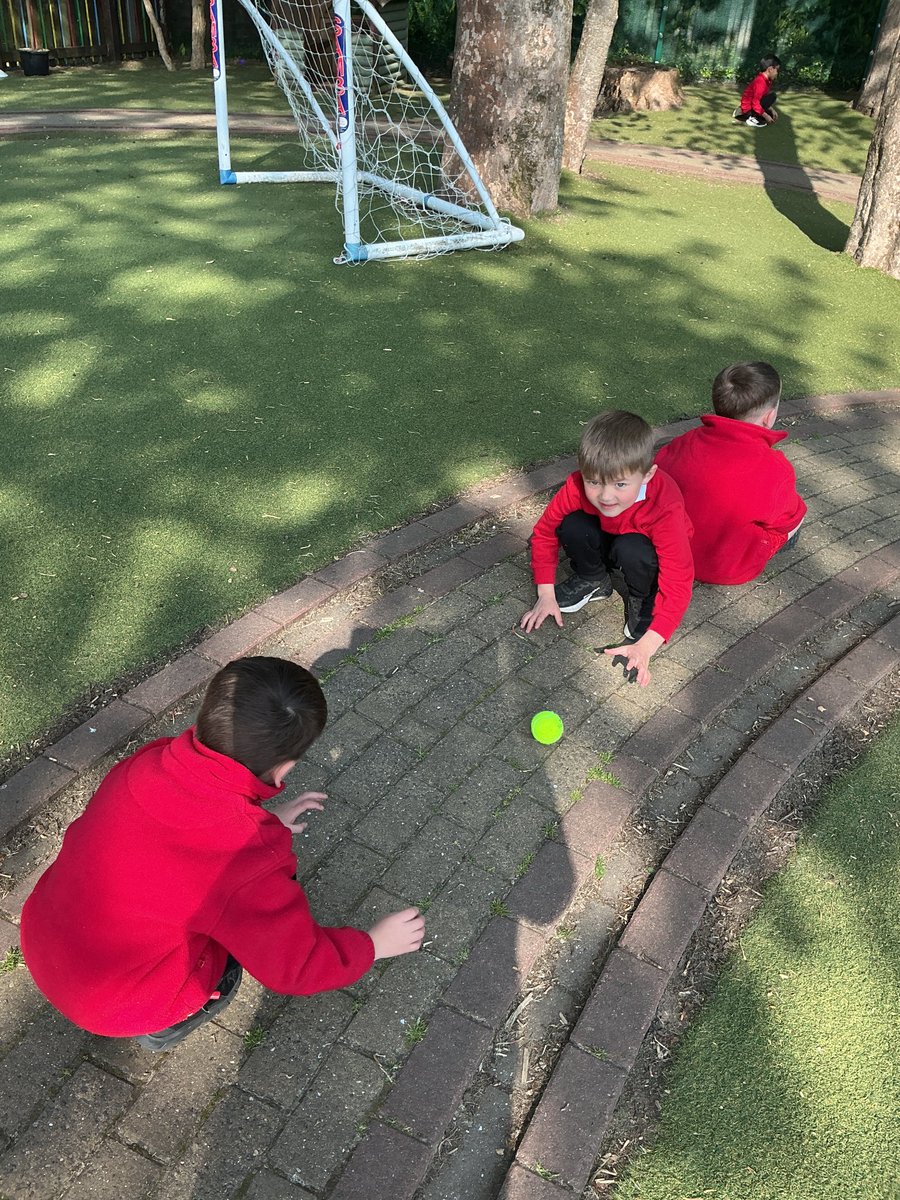ReceptionSav's tweet photo. Reception moved from footballs last week to tennis balls this week. It was a bit trickier to catch the smaller balls. They started with rolling and progressed to catching. #StSavPE https://t.co/kAIP6h4OuI