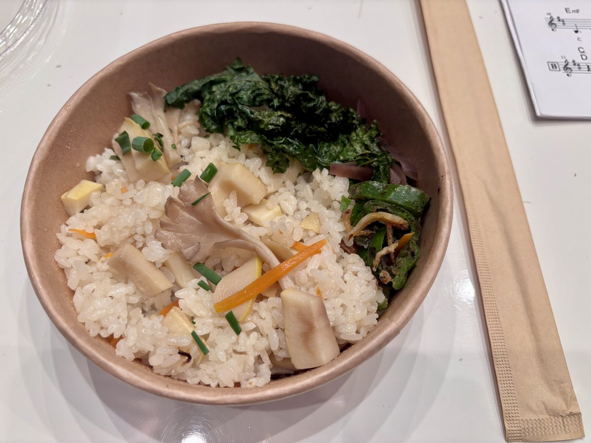 Chigasakimanabu's tweet photo. レコーディングかご飯か、どっちが目的かわからなくなるくらい美味しいご飯の合間にレコーディング。コントラバス二曲録りました。楽器の写真は撮ってない！ https://t.co/5UXPtknryQ