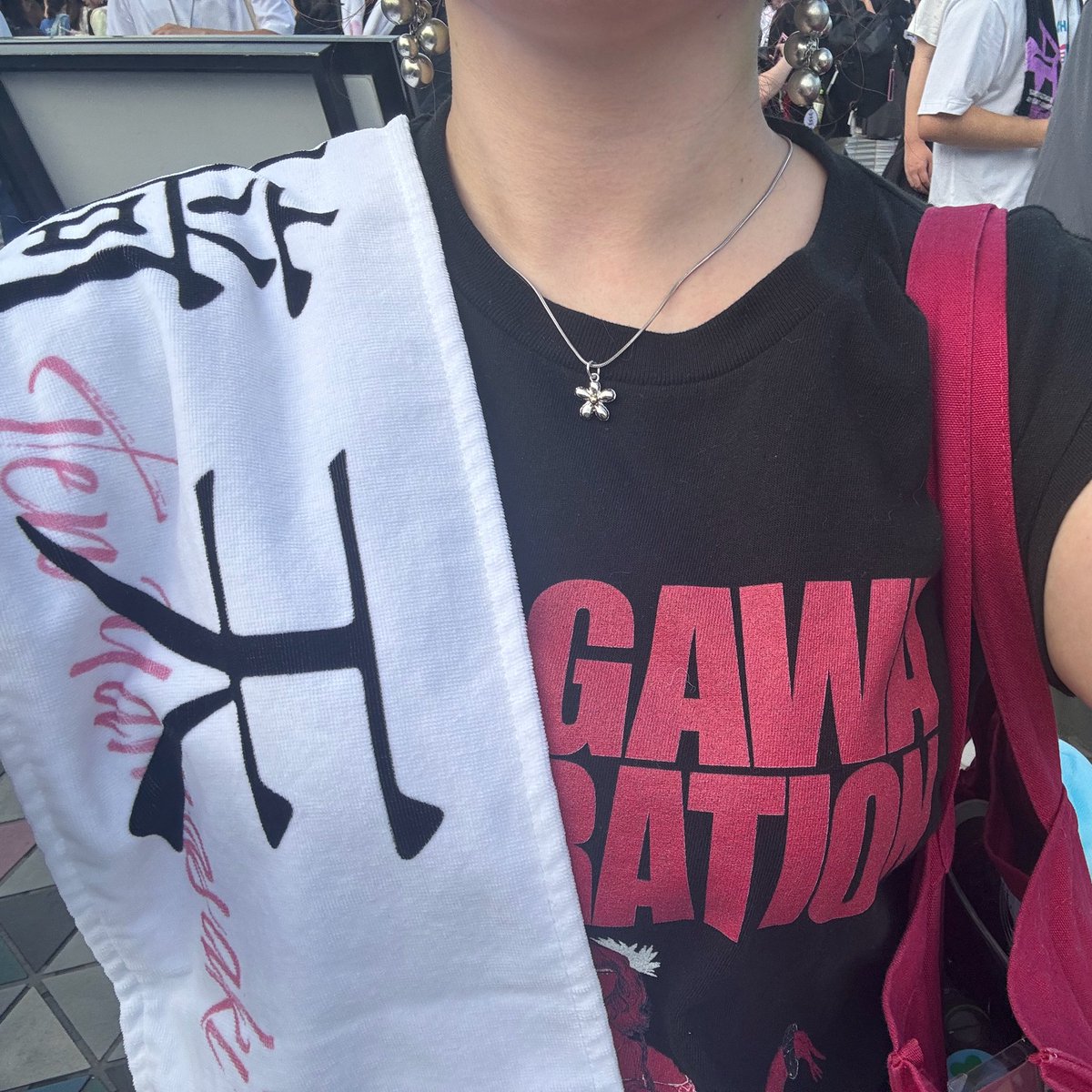 なの tweet media