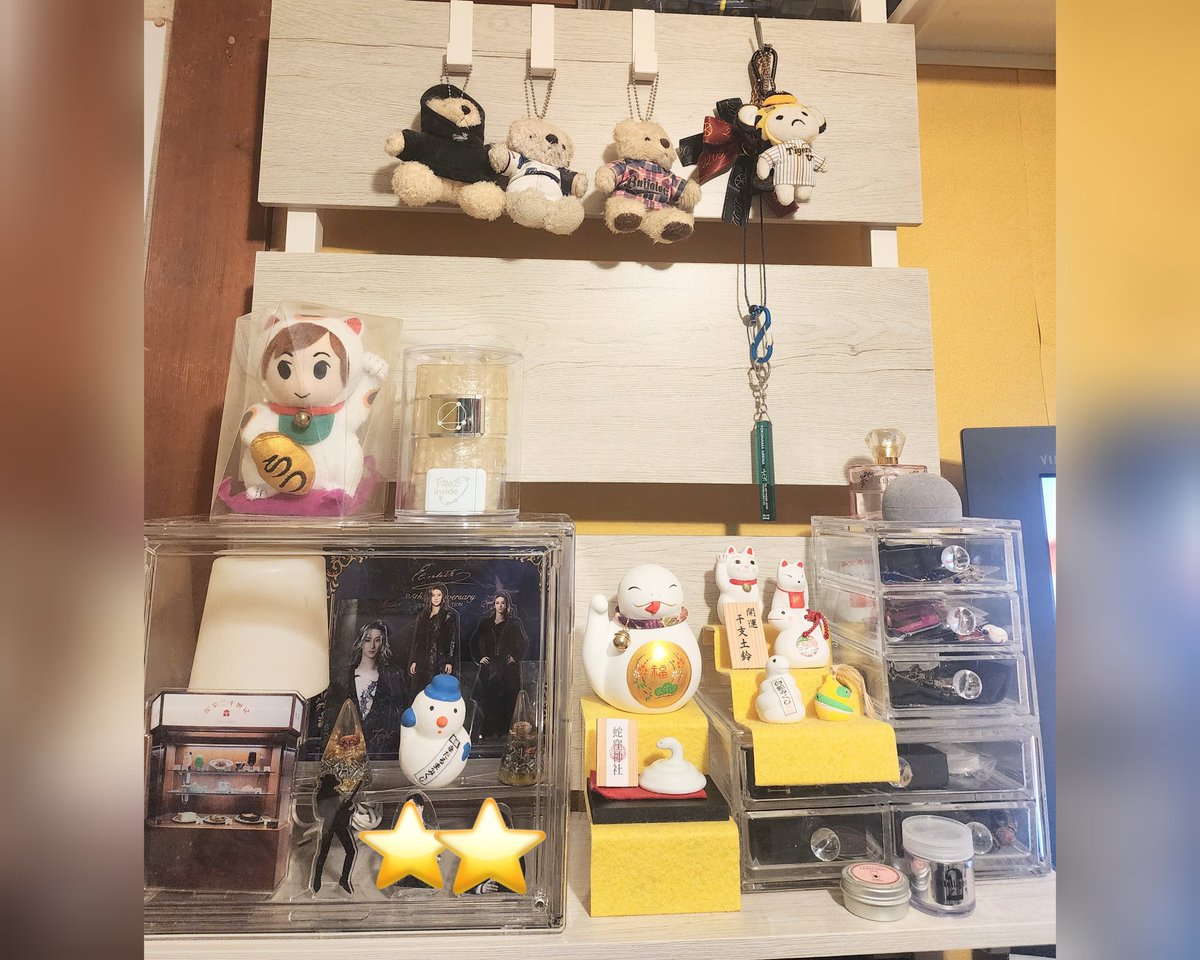 michibi_ito's tweet photo. やっと探し求めていたコレクションケースあった。

これで古川トート閣下もかつGも守られる😊
保存に困ってたライトブレスも落ち着いた。
まねきウツは当時届いた時のケースのまま健在。

#コレクションケース
#エリザベート
#古川トート閣下
#TMNETWORK 
#まねきウツ https://t.co/Hb7GlX9ugf