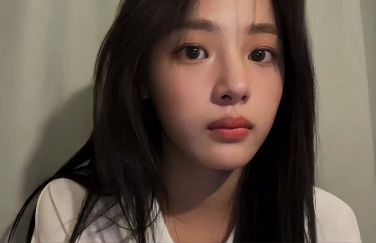 ella౨ৎ tweet media