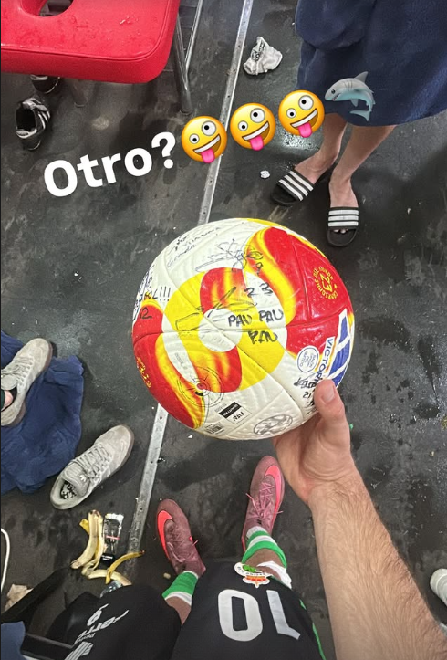 SERdepbaleares's tweet photo. ⚽️⚽️⚽️El mallorquín @PauMascaro se está saliendo con el filial del @realracingclub donde ha vuelto a marcar un hat trick (lleva 2).

🧐Ojo a sus números. Desde su salida del @UEPorreres , el balear lleva 13 goles en 12 partidos. https://t.co/2rG6twcVfG