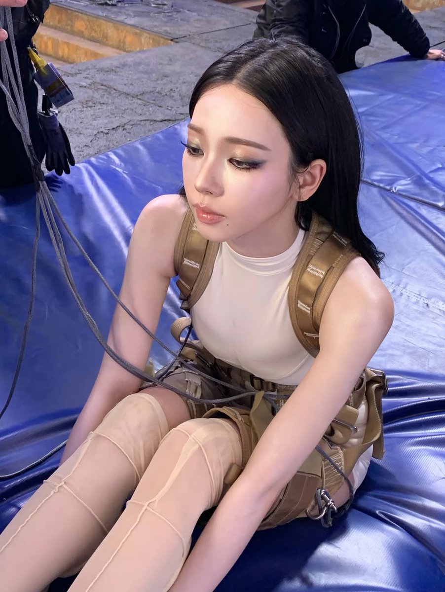 순간의 카리나 tweet media