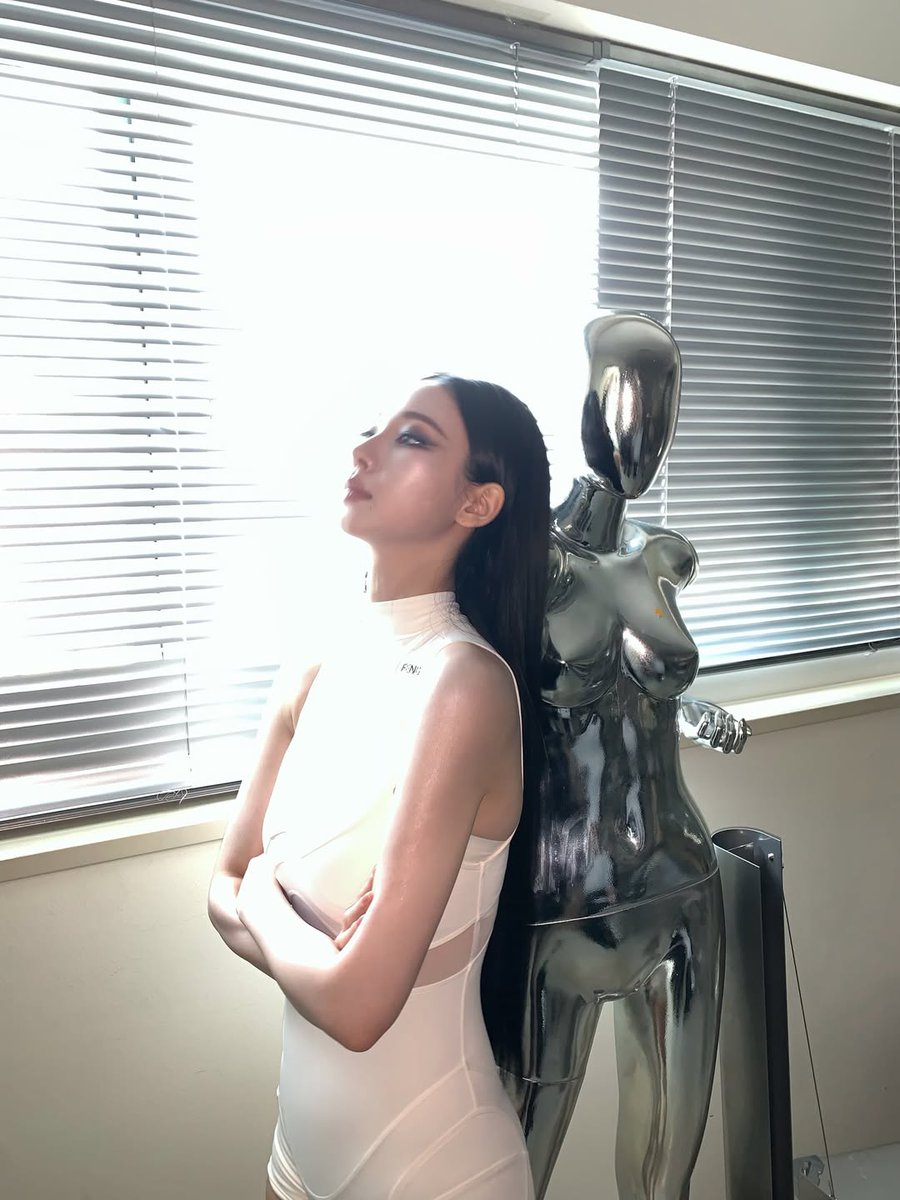 순간의 카리나 tweet media