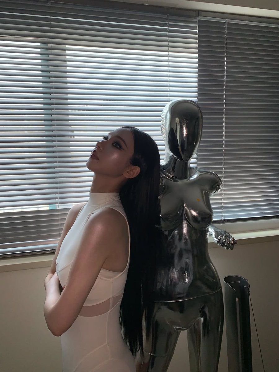 순간의 카리나 tweet media