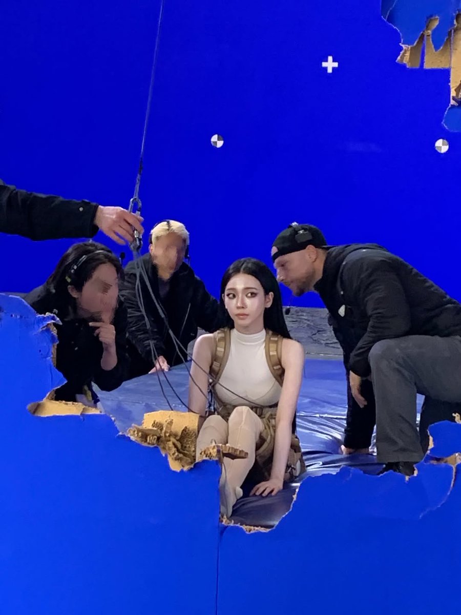 순간의 카리나 tweet media