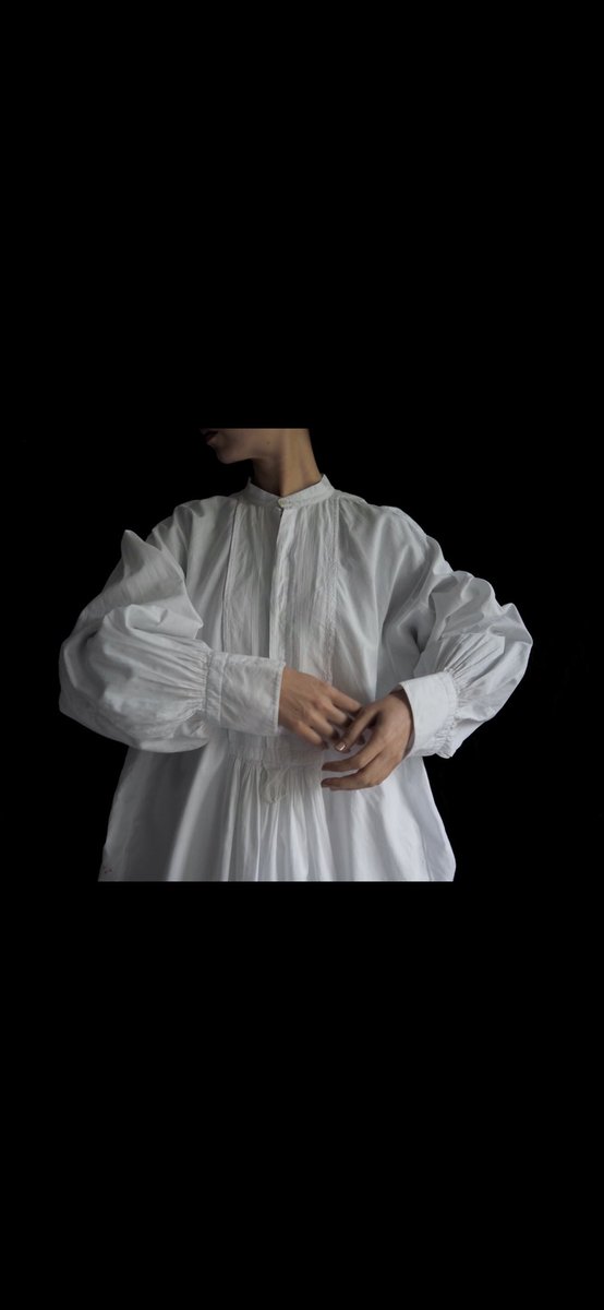 vrisko0722's tweet image. GWは2Fを開放して
服をずらっと並べます

vrisko2Fopenday
2026.04.29(wed)-05.06(wed)
11:00-18:00
close 木

dressshirt

気にして見ていないと
気が付かないくらいの
細かなピンタックと刺繍

使い回しのきくシャツたち
数多く並んでおりますので
中から探してみて下さい

#fashion #板橋 #古着