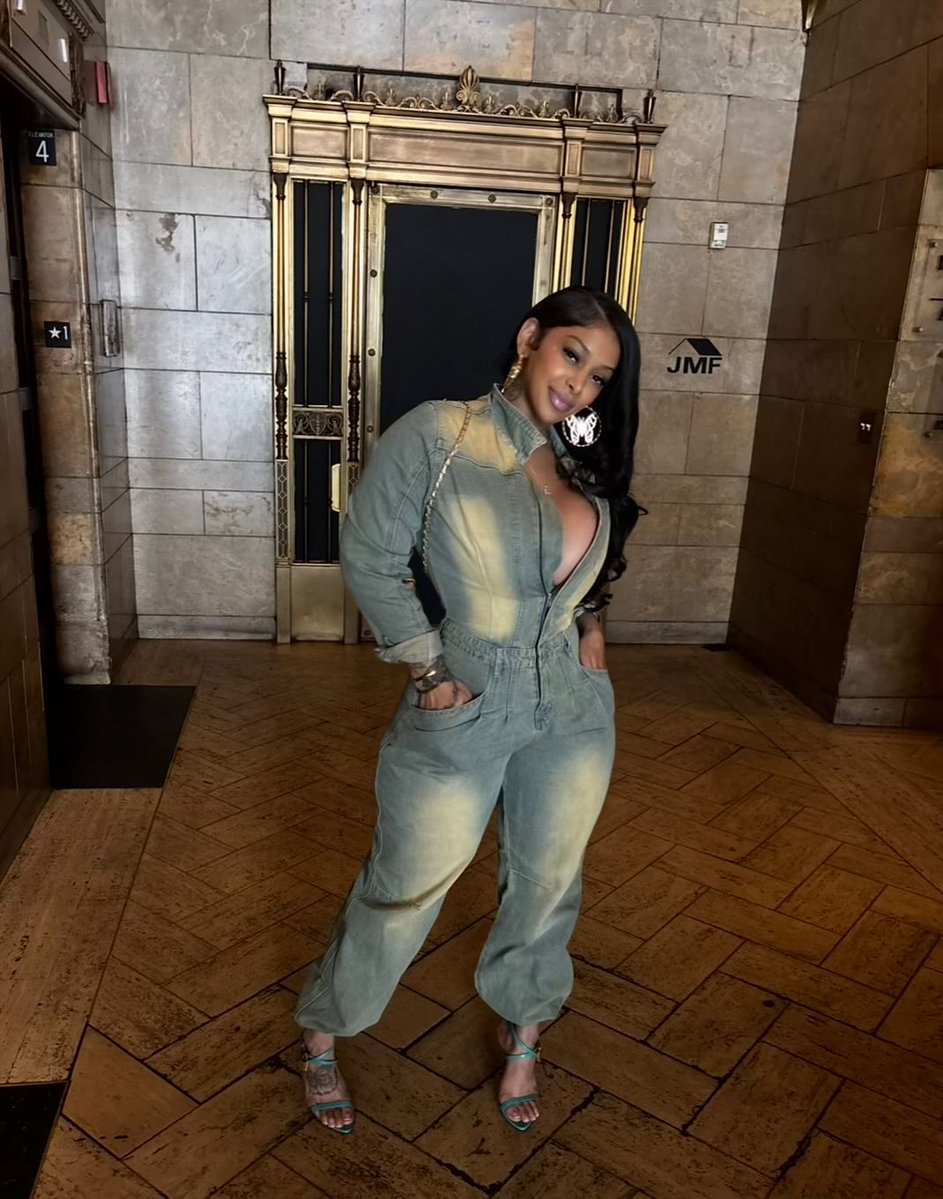 MILF__CLUB tweet media