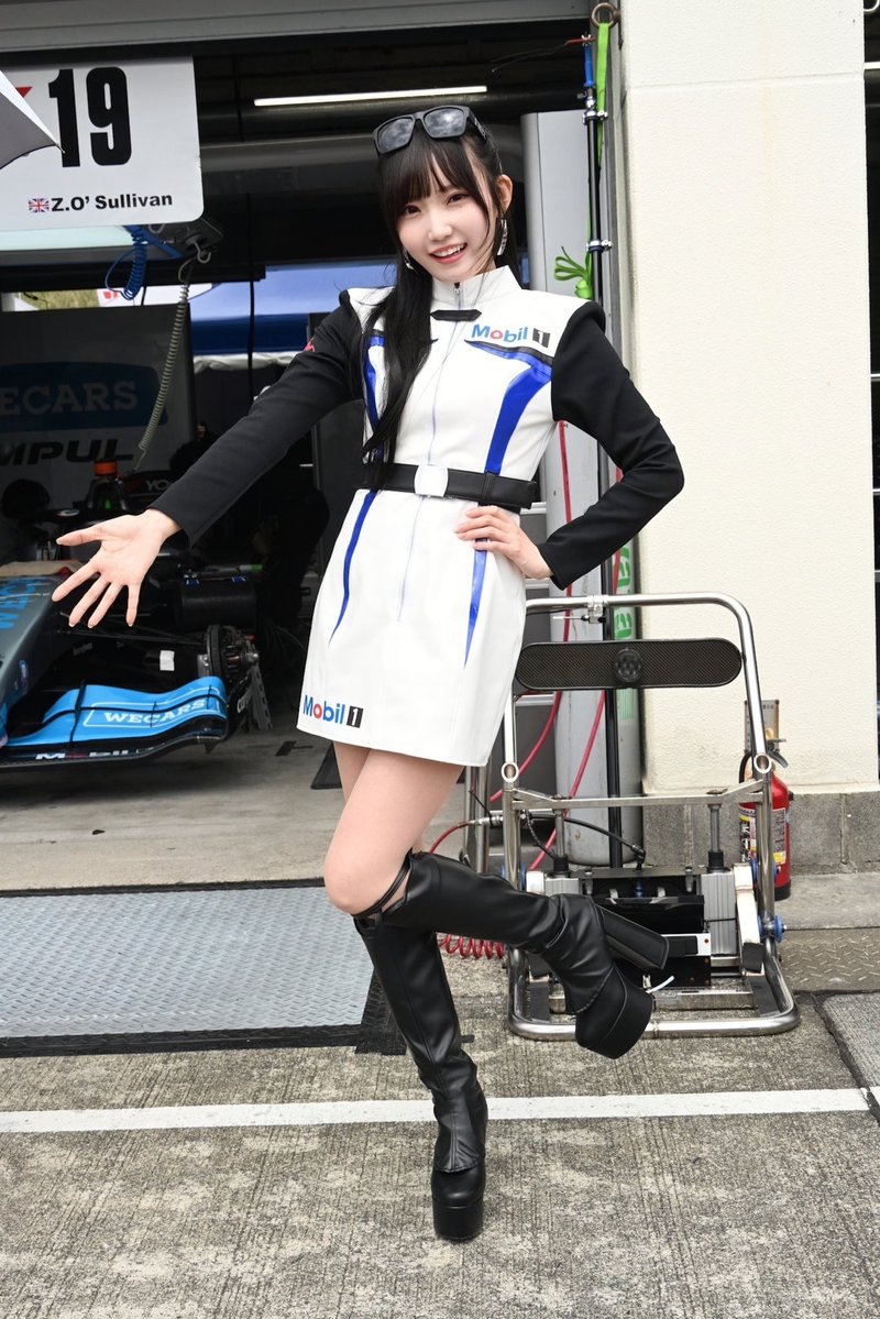 《お知らせ》

この度、小枝凛は2026ルーキーディヴィジョンに挑戦いたします。

一生に１度しかないこの貴重な機会、
せっかく憧れのMobil１レーシングサポーターズになれたのだから挑戦しないと後悔する！！と思い、エントリーすることを決意いたしました🫡