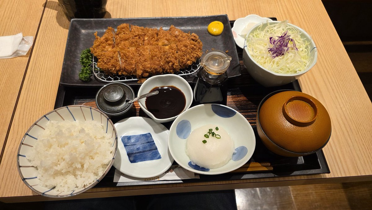 Croixevil's tweet photo. 4回目(？)の日本出張❗
今朝写真を忘れたので、到着の晩御飯にしますw https://t.co/08zy2vMRnQ