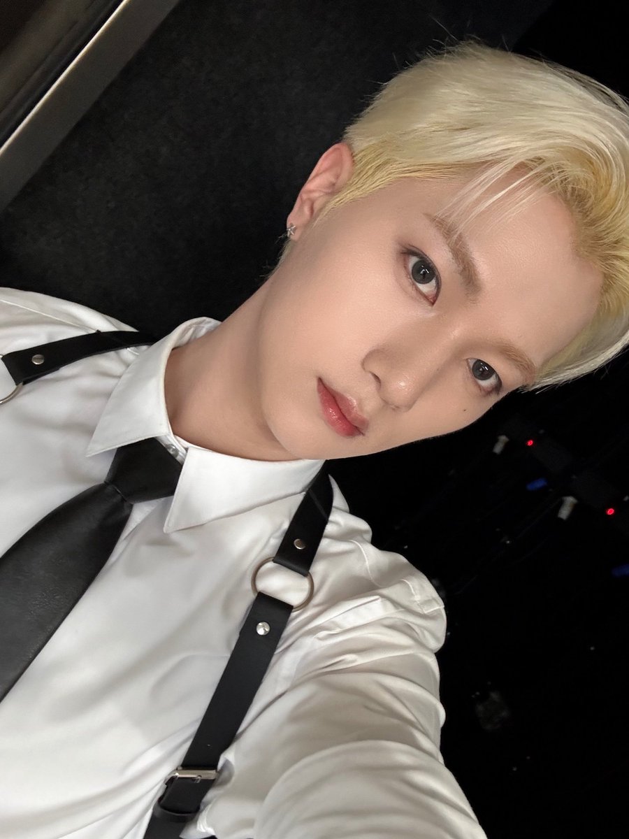 DoryunYoelFRFan's tweet photo. ✳️•{ CHAT + }•{260426}•✳️

#DORYUN 

Que pensez-vous des cheveux blonds aujourd'hui ??

#김도륜 #Doryun #에이머스 
{••••••}
-->☔-->🇨🇵 https://t.co/nPddG5jx3A