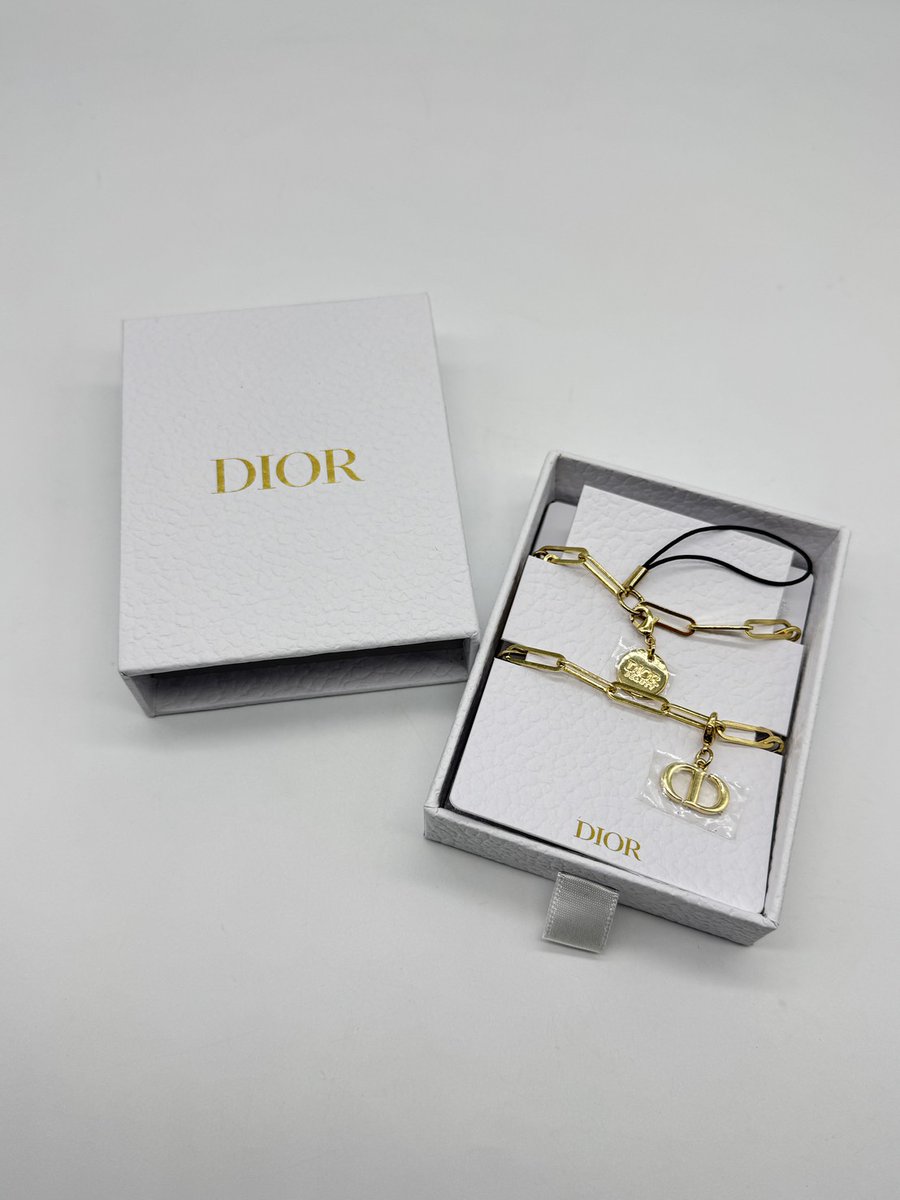 こんばんは！たにやです。

Dior スマホストラップをブログにてご紹介しています📱

よろしければご覧ください📷
pawnshop-taniya.com/pages/76/detai…

#落下防止 #ラグジュアリー #オシャレ #たにや #質屋 #質店 #買取 #質預かり #ブランド #登戸 #向ヶ丘遊園 #宿河原 #多摩区 #高津区 #宮前区 #麻生区