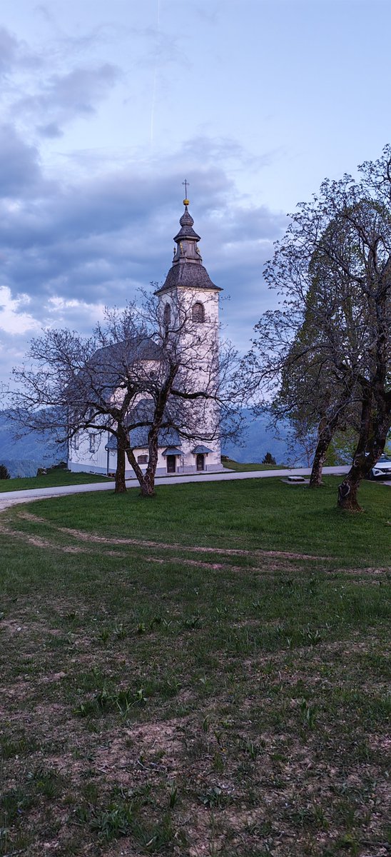 AlcatrazSI's tweet photo. Večerni odklop. @JozePlut  hvala za zdravila proti prehladu 😂 #poljanskadolina #poljanskadolinadeželapodblegošem https://t.co/0PfId9XSb2