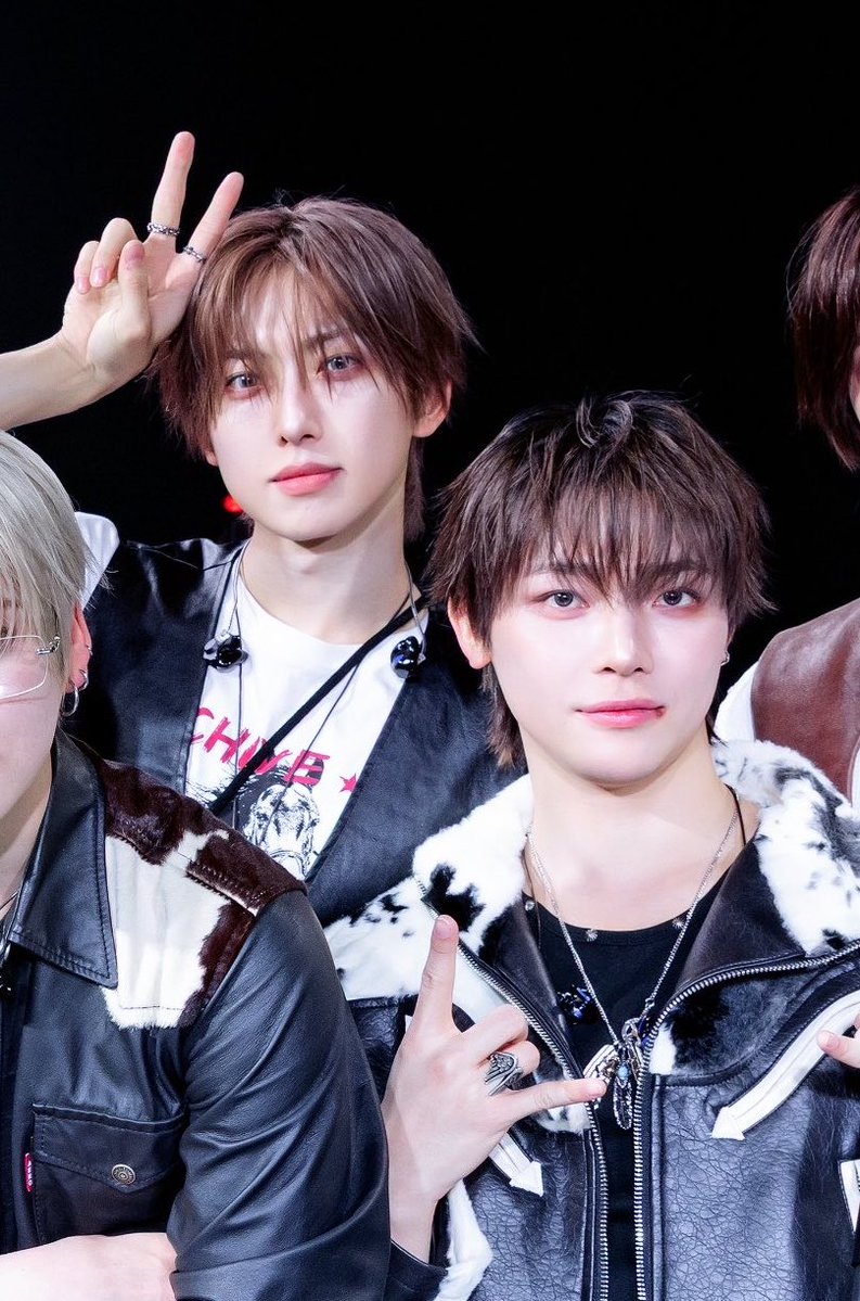 훔닉.zip tweet media