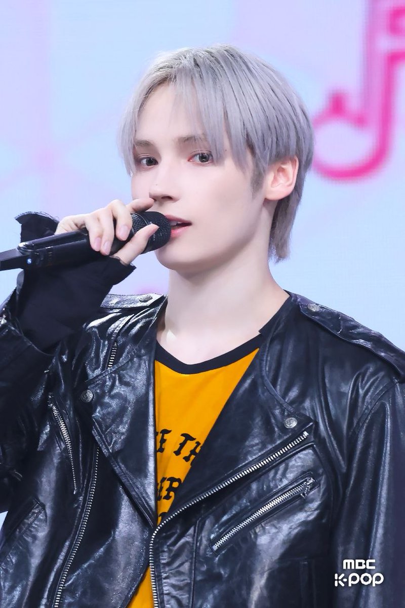 SL__TXT's tweet image. 270426 [#PHOTOS]

[On-site] TOMORROW X TOGETHER - Stick With You | Show! Music Core #HUENINGKAI

#투모로우바이투게더 #TOMORROW_X_TOGETHER
#TXT
©️TXT_SL🇱🇰🇰🇷