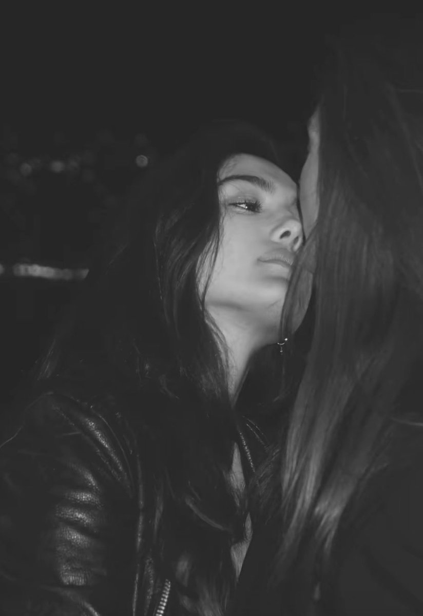 TurkuTurku4057's tweet image. #zelena #zeudiners #heleners #zarlet.GÖZLER YALAN SOYLEMEZ

uykulu/alkollü  🍷🤷‍♀️  aşık/uyanık