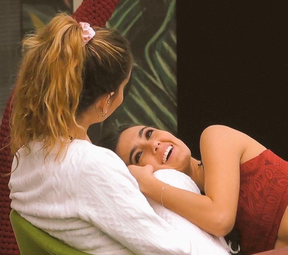 TurkuTurku4057's tweet image. #zelena #zeudiners #heleners #zarlet.GÖZLER YALAN SOYLEMEZ

uykulu/alkollü  🍷🤷‍♀️  aşık/uyanık