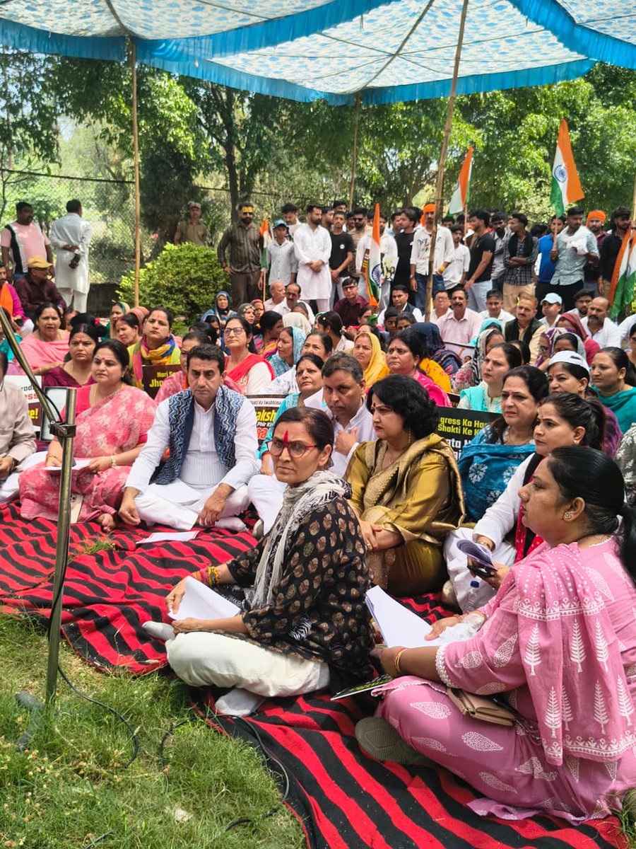 priyasethibjp's tweet image. #Kathua
#jammukashmir

कठुआ में भाजपा महिला मोर्चा का जोरदार प्रदर्शन; “नारी शक्ति वंदन अधिनियम” पर कांग्रेस के रुख की कड़ी आलोचना

Hon'ble MLA's

Sh @Rajiv_Jasrotia
Sh #BharatBhushan
Sh  #VijayKumar

And

@UpdeshAndotra17  Ji