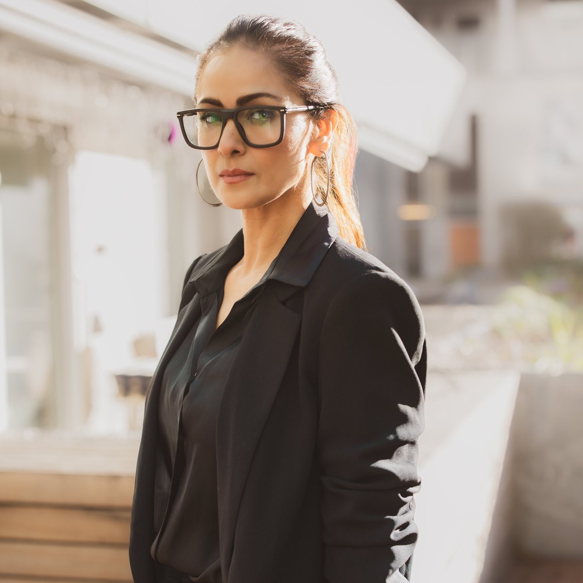 MangoKannadaOff's tweet image. Serving timeless glam, one frame at a time ✨ #Simran #TimelessBeauty #Elegance #StyleIcon #KannadaCinema #Sandalwood #MangoKannada