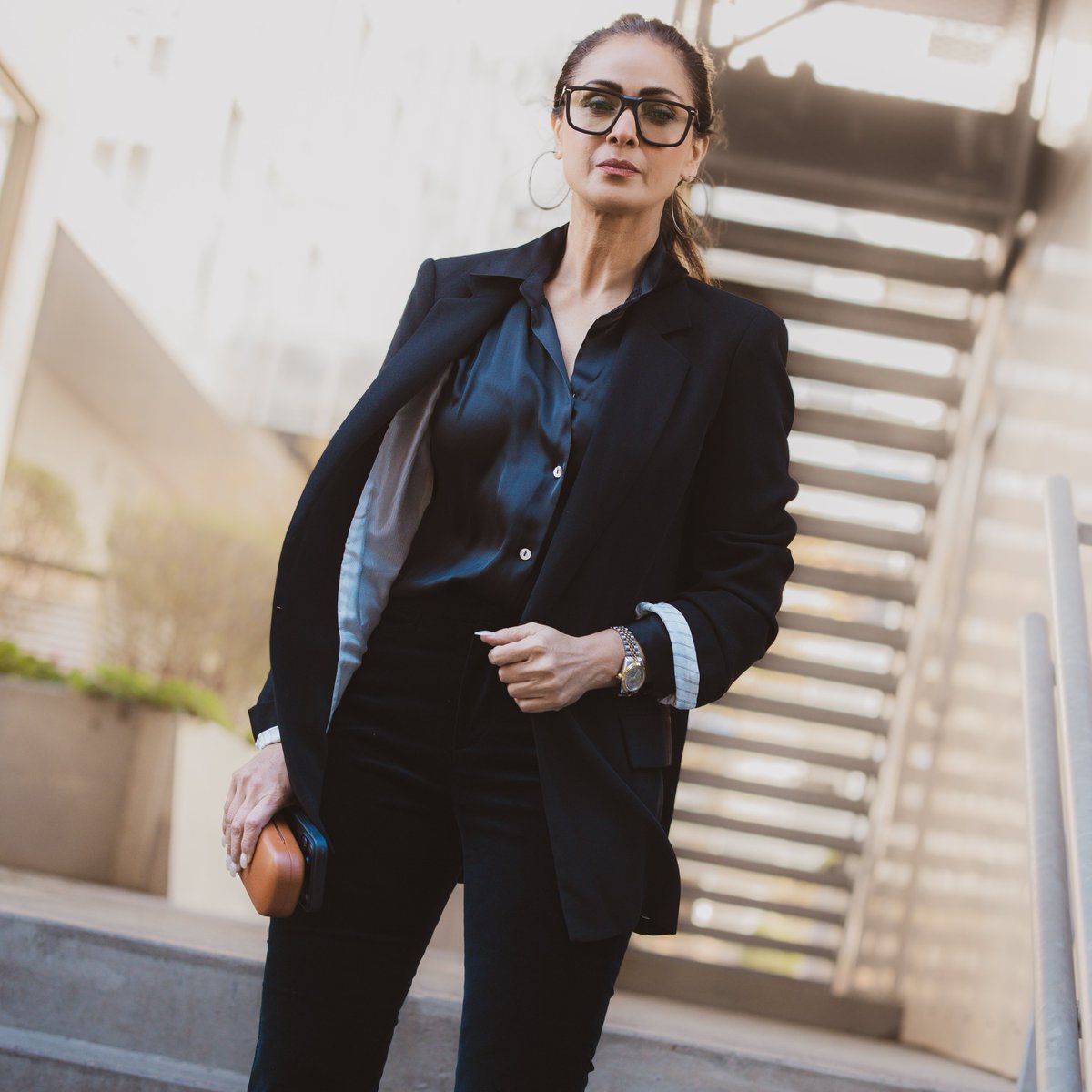 MangoKannadaOff's tweet image. Serving timeless glam, one frame at a time ✨ #Simran #TimelessBeauty #Elegance #StyleIcon #KannadaCinema #Sandalwood #MangoKannada