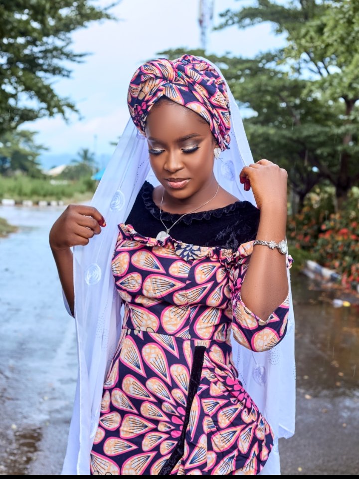 AjaokutaPikin's tweet photo. Grace in every step, confidence in every detail. 🌿✨
Where culture meets elegance, and style tells a story without saying a word.
Building a brand, one frame at a time.
#AfricanElegance #PortraitPhotography #BrandBuilding #PhotographyLovers #StyleAndCulture #TwitterCreatives https://t.co/f5MBszqLvW