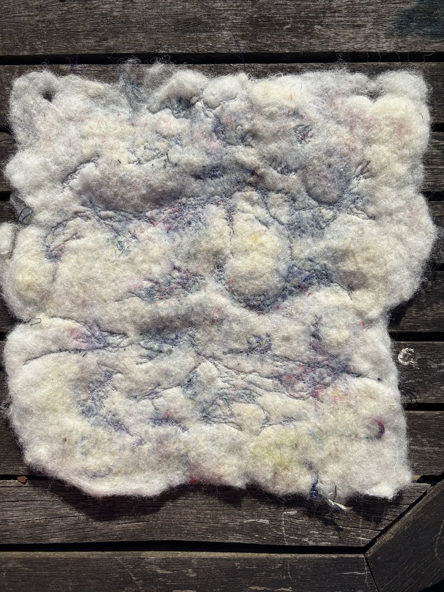 TwistsPaper's tweet image. Raw Sheep Fleece - from scouring and carding to felting and embroidering #rawfleece  #sheep #wool #scouring #carding #wetfelting #needlefelting #freemotionstitching #nature #environment #art #sudbury #suffolk #papertwists