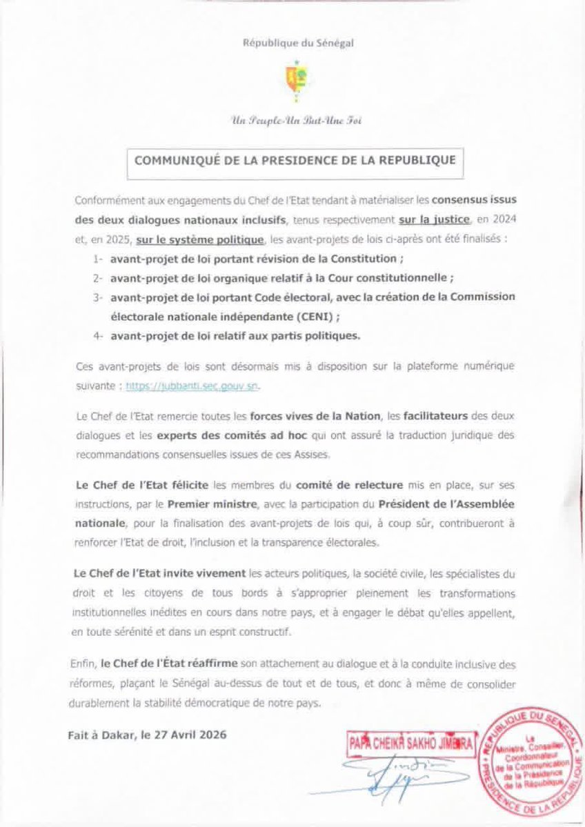 ETENDARDS REPUBLICAINS (#TenirDebout) tweet media