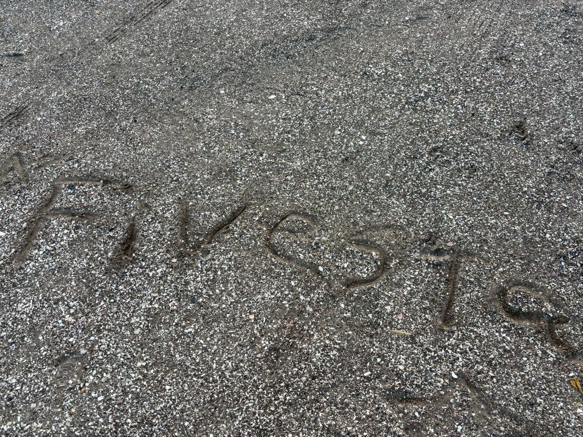 ほんっとうに何から何まで楽しかった1日でした💖気持ち的には撮影というより遠足気分🥰
そんな私たちの走馬灯に流れるであろう日の想い出をぜひお楽しみください🤲🏻
5/22発売です❤️‍🔥
#アップトゥボーイ #ナナニジ