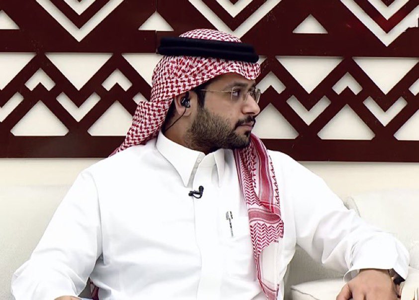 عصام القرني إعلامي مميز يظهر بأسلوب مختلف عن غيره من المقدمين حيث يجمع بين البساطة والقوة في نفس الوقت حضوره على الشاشة مريح وكلامه واضح وسلس وهذا يجعل المشاهد يتابع بشغف دون ملل لا يعتمد على التصنّع أو المبالغة بل يقدّم نفسه بطبيعته وهذا ما يعطيه قبولًا كبيرًا عند الناس ظهوره