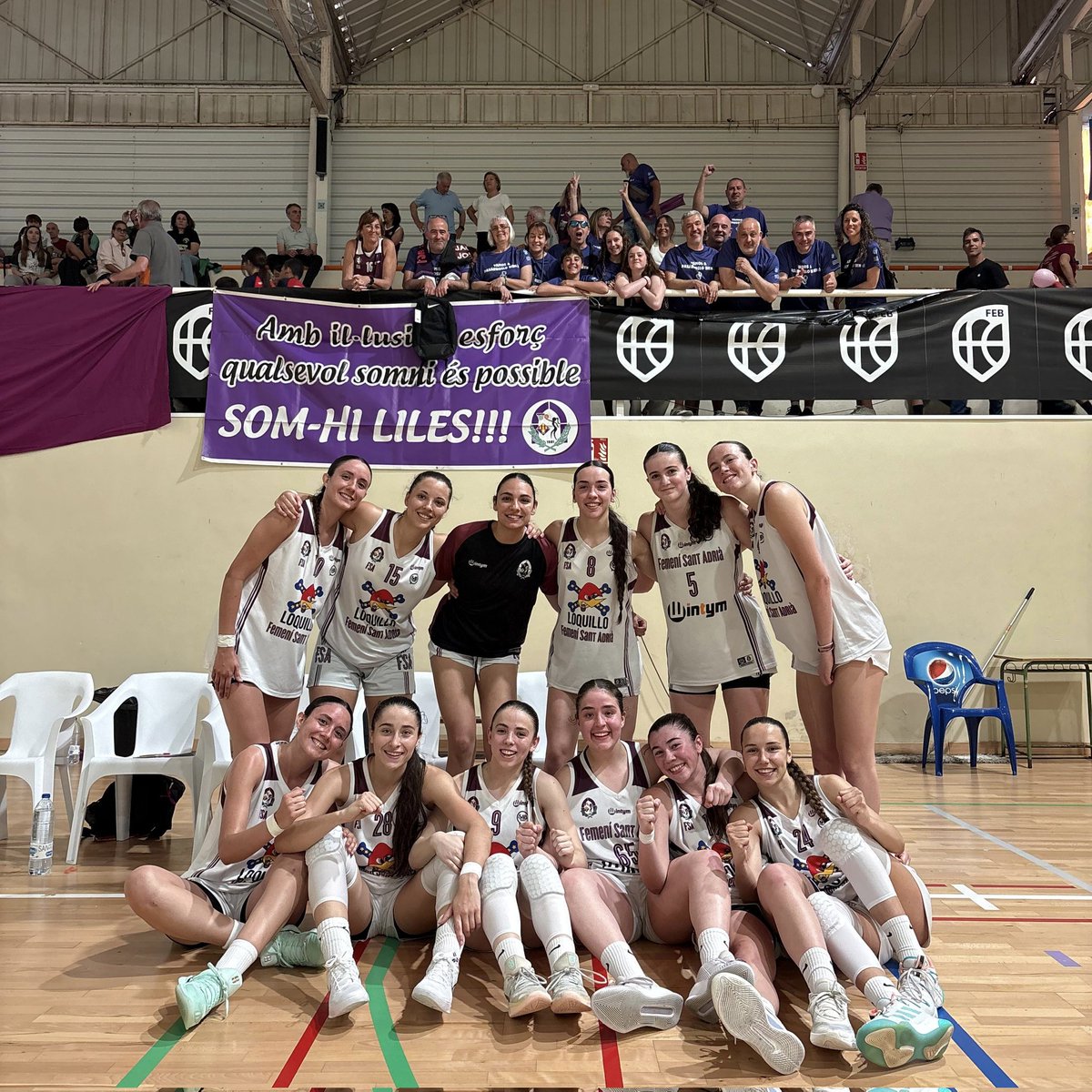 FemSantAdria's tweet photo. 🏆 𝘾𝘼𝙈𝙋𝙀𝙊𝙉𝘼𝙏𝙊 𝘿𝙀 𝙀𝙎𝙋𝘼𝙉̃𝘼 - 𝙅𝙐́𝙉𝙄𝙊𝙍 𝙁𝙀𝙈𝙀𝙉𝙄𝙉𝙊

🏀 2° partido Fase de Grupos A

LOQUILLO FSA #JrAFSA 6️⃣5️⃣ 🆚 ZENTRO BASKET MADRID 4️⃣4️⃣

🤜 Som-hi EQUIP! Y de esta manera ha llegado la 1a victoria 🤙 https://t.co/a3X9BTNPpx