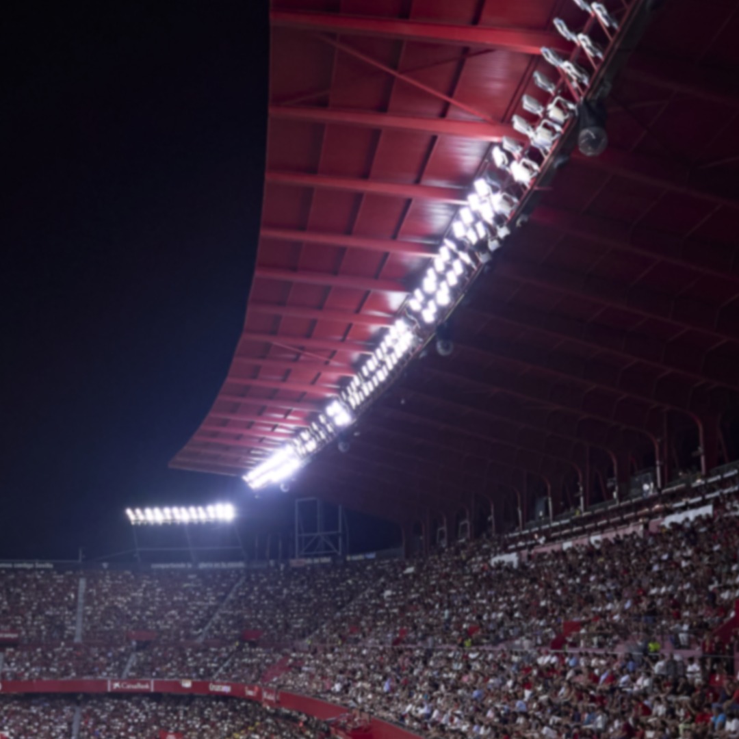 SevillaFC's tweet photo. 🎟️ Promoción de entradas para abonados y socios rojos, también para el #SevillaEspanyol.

#WeareSevilla #NuncaTeRindas