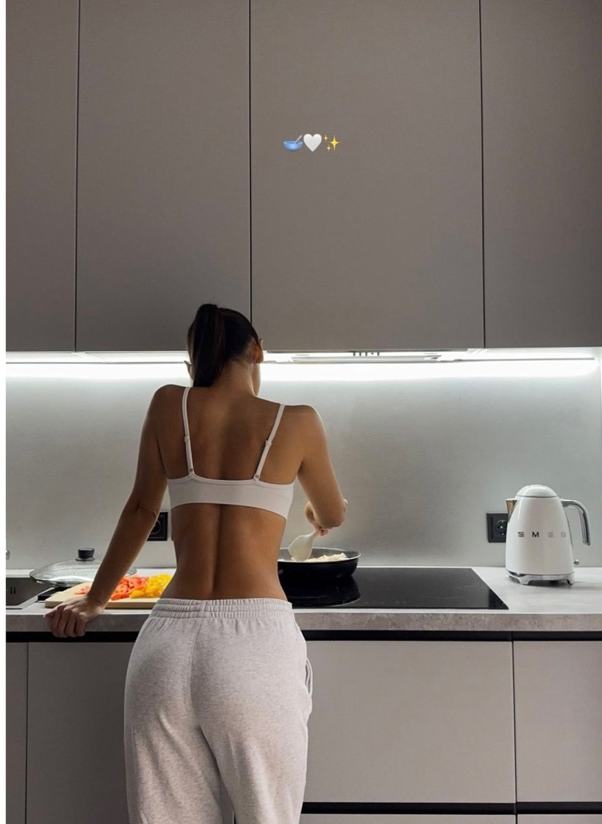 velvetluna6v's tweet image. what am I cooking… or should I show you instead? 😈
↓ come closer 💌

#hotgirl
#curves
#bodygoals
#fitgirl
#thick