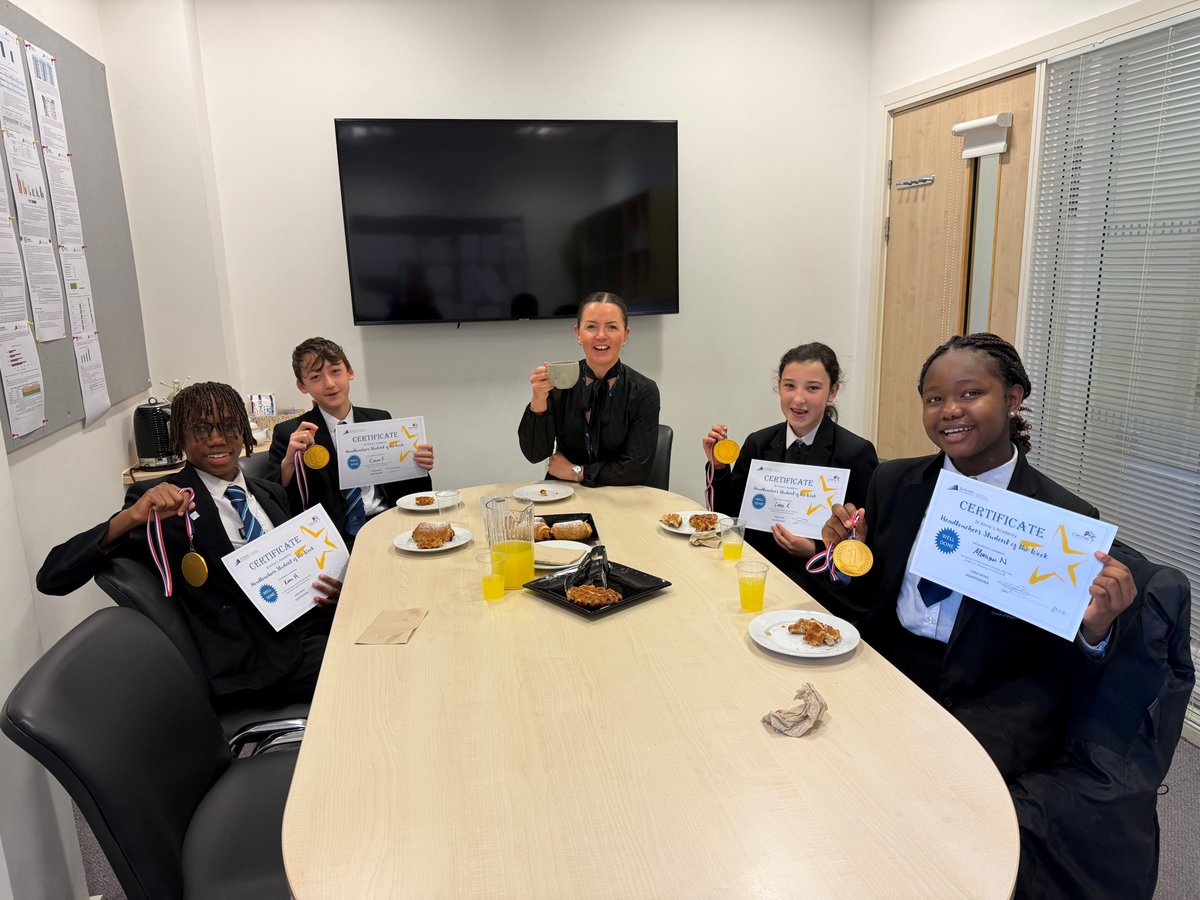 StAnnesAcademy's tweet image. Well done to last weeks 'Students of the Week' 💫who celebrated winning by having breakfast 🥐with Mrs Summerscales. Keep up the good work! #hardwork #respect #integrity #aspiration @CranmerTrust
