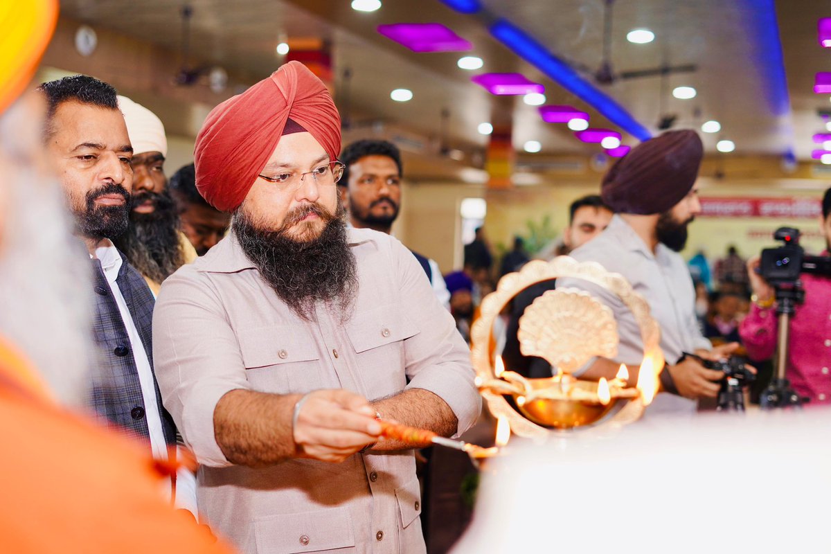 LallyMultani's tweet photo. ਟਾਂਡਾ ਵਿਖੇ ਭਗਵਾਨ ਵਾਲ਼ਮਿਕੀ ਸ਼ਕਤੀ ਸੇਨਾ ਵੱਲ਼ੋਂ ਸੂਬਾ ਪ੍ਰਧਾਨ ਐਡਵੋਕੇਟ ਅਜੇ ਥਾਪਰ ਜੀ ਦੀ ਅਗਵਾਈ ਵਿੱਚ ਵਿਸ਼ਾਲ਼ ਮੈਡੀਕਲ ਕੈਂਪ ਲਾਇਆ ਗਿਆ ਤੇ ਸ਼ੇਰ-ਏ-ਪੰਜਾਬ ਦੀ ਸਮੁੱਚੀ ਟੀਮ ਵੱਲੋਂ ਸੂਬਾ ਸੀਨੀਅਰ ਮੀਤ ਪ੍ਰਧਾਨ ਅਨੁਪਿੰਦਰ ਸਿੰਘ ਲਾਲੀ ਮੁਲਤਾਨੀ ਅਤੇ ਦੁਆਬਾ ਇੰਚਾਰਜ ਸ਼ਰਨਜੀਤ ਸਿੰਘ ਪੱਤੜ ਦਾ ਓਥੇ ਪਹੁੰਚਣ ਤੇ ਨਿੱਘਾ ਸਵਾਗਤ ਕੀਤਾ ਗਿਆ। https://t.co/ewB8f8LkfJ