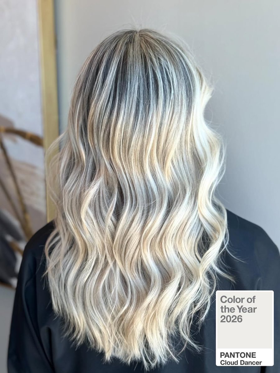 palmer_style's tweet photo. I just published 3 Hair Trends I’d Skip This Year and What I’d Try Instead https://t.co/vqg0pZhlpa 
#3 will surprise you 🤭 https://t.co/XoVdAlTUUq