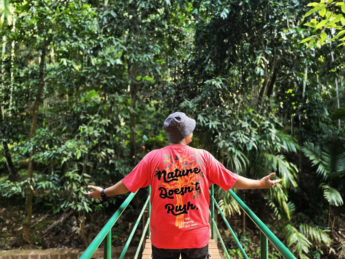 VickyPandya3647's tweet image. Lost in the right direction ☮️💫

@TravelTalesVP
@thesouledstore

#naturelovers #adventure #trekking