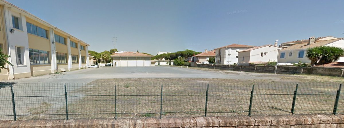 gorwald's tweet photo. @WouiOuanteTuDu @roums924295 @Angel_Paradize Il est là tu le vois bien là le terrain de sport bétonné? (2013 la photo) https://t.co/Au1biejNs9