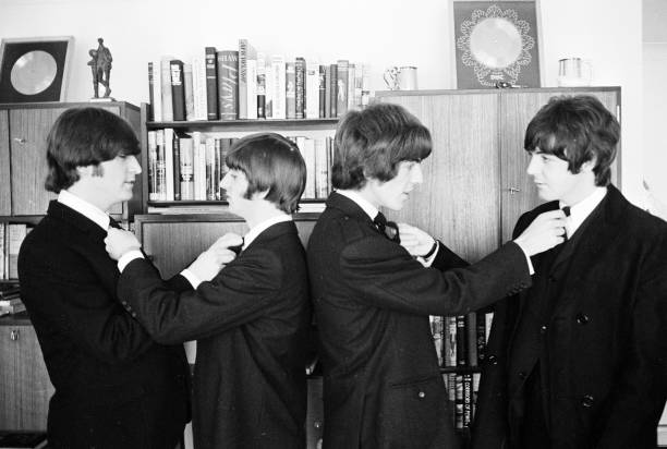 The #Beatles getting ready to be awarded M.B.E. (Member Of The British Empire) At Buckingham Palace June 12, 1965
📷 Philippe Le Tellier