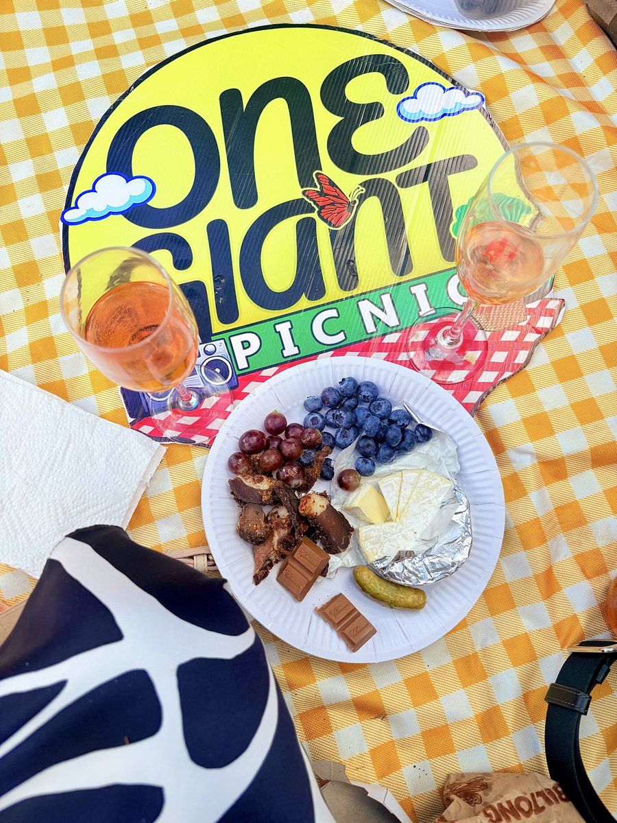 eatsbyvimbiso's tweet photo. One giant picnic https://t.co/tEuK2orjO4