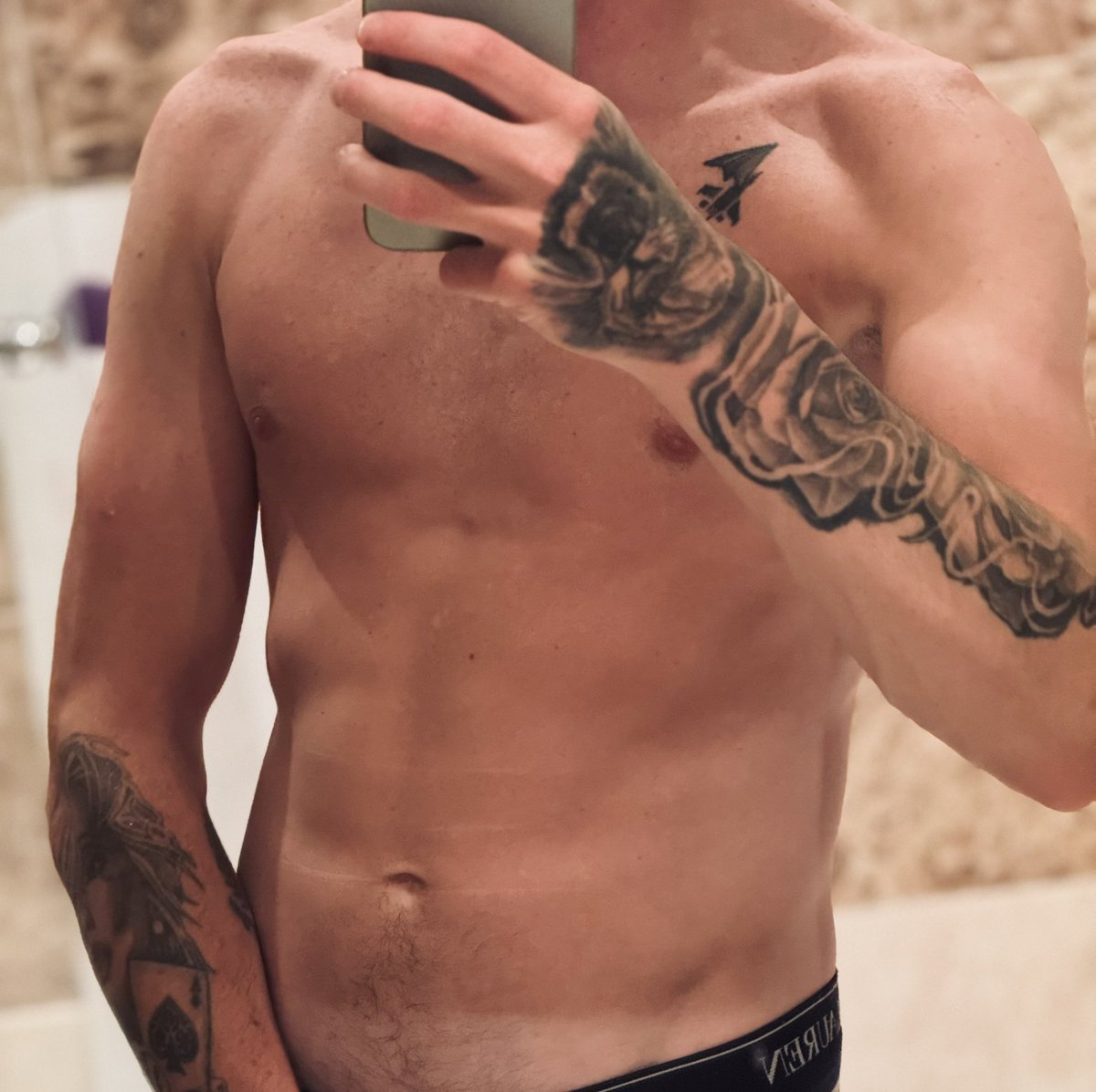 Alpha-Wright🦶🏻👀(bday 7th may )💷💷💷 tweet media