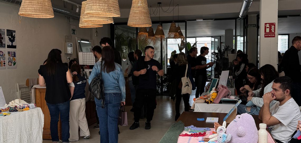 nackom_na's tweet image. El sábado, representantes de la @nackom_na  acudieron a la I. edición de #CreativeMarket, un mercado organizado por @Creanavarra para apoyar de cerca a futuros profesionales, artistas y creadores.

👏🏼 Seguimos apoyando iniciativas que hacen crecer el ecosistema creativo local.