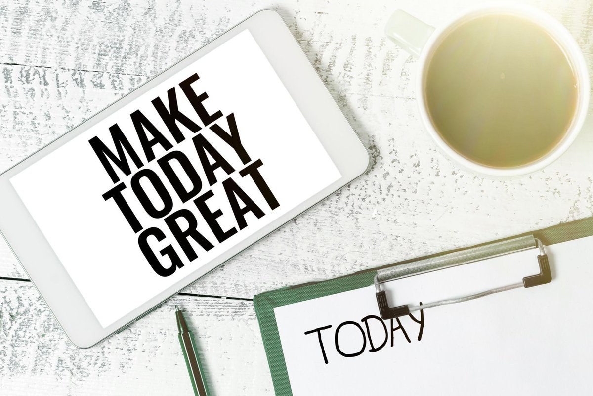 SanamChowdhury7's tweet image. You keep losing motivation because you rely on feelings.
Winners rely on systems.
📅 Same wake time
📚 Same habits
🏋️ Same discipline
🎯 Same standards
Feelings change daily.
Standards don’t.
#discipline #success #mindset