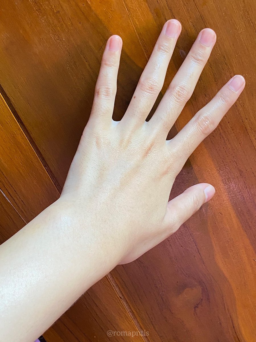 trying mamah Amanda Zahra’s bodycare

akhirnya tau juga rahasia kulit lembap &amp; glowingnya😭
