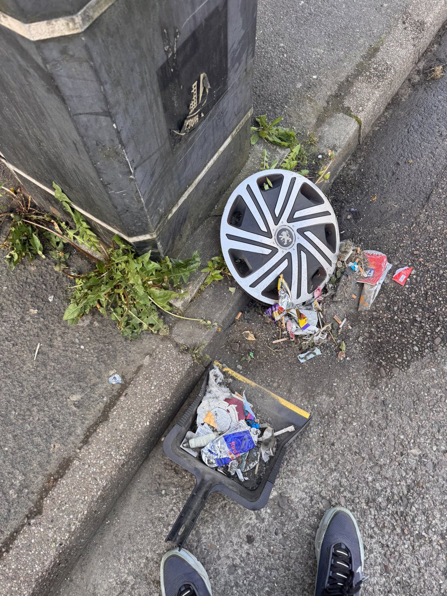 MJSLocal's tweet photo. Another day and cleanup!

Can we please get some bigger bins on Wheata Road?  
We seem to be constantly neglected. The shops here don’t even have access to a grit bin. 
We do our best to keep our store clean but face a constant battle with litter!

@sccstreetsahead @SheffCouncil https://t.co/sxCk9KVOM1
