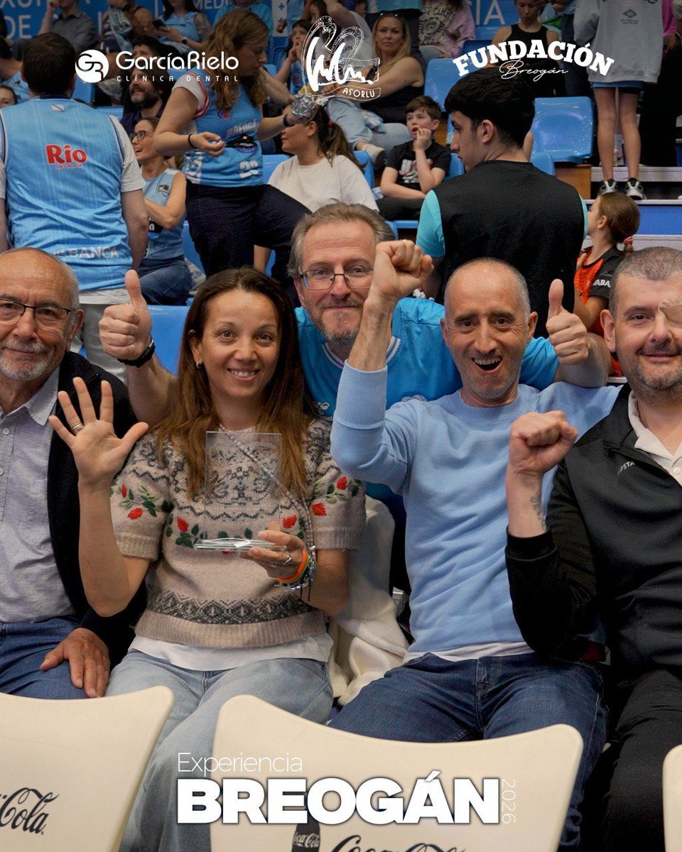 Fund_Breogan's tweet photo. Rematamos a semana da #ExperienciaBreogán con ASORLU no Pazo dos Deportes, da man da @GarciaRielo.
Desfrutaron da vitoria do Río Breogán e recibiron un recoñecemento ao seu labor 💙
Parabéns por tantos anos de compromiso!
https://t.co/3UKiAKVeXd https://t.co/MkbMydIKCM