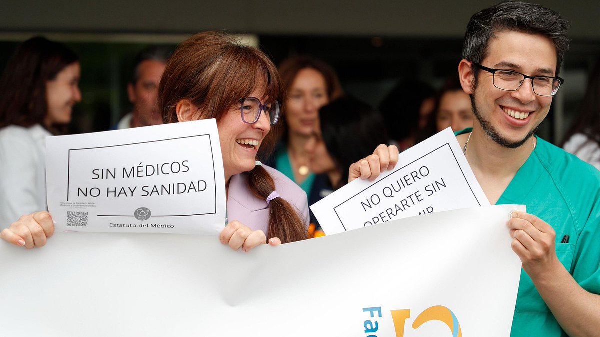 rtve's tweet image. Los médicos exigen a Pedro Sánchez su intervención directa después de tres semanas de huelga nacional 🩺

El Comité de Huelga considera que la ministra de Sanidad ha dejado de ser "una interlocutora válida".

rtve.es/n/17042697