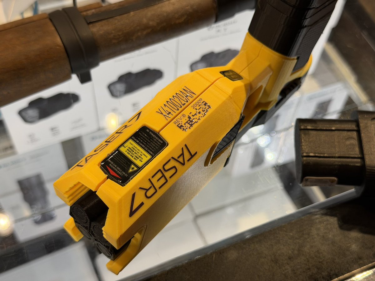 3Dプリンター製 TASER7 テーザーガン LE装備 📢中古入荷速報 TASER7 3Dプリンタ製 ダミーモデル リアルサイズで再現