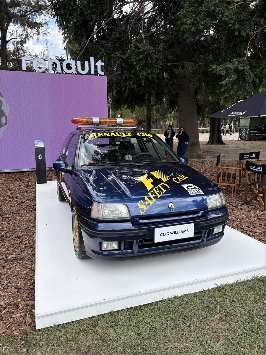 SibillaPablo's tweet photo. Había también una sorpresa especial en ese stand: el auto que fue el Safety Car de la última carrera de F1 en Buenos Aires hace casi 30 años: un Clio Williams 💪.
Renault Group , orgullo sponsor del sueño Argentino 🇦🇷.
#vamosnene
#goalpine
#SomosRenault. https://t.co/Qn5O052TcO